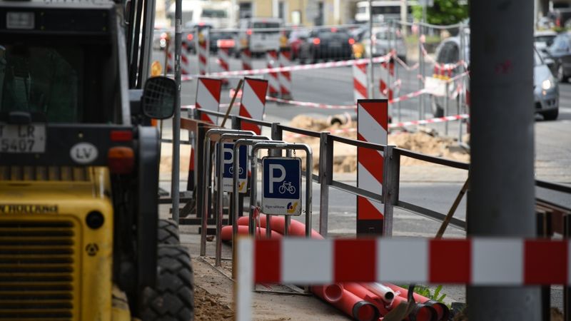 Sākas seguma atjaunošanas darbi vairākās Rīgas maģistrālajās ielās
