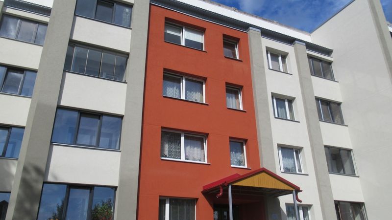 Dārgie energoresursi vairo interesi par ēku atjaunošanu, bet inflācija to bremzē