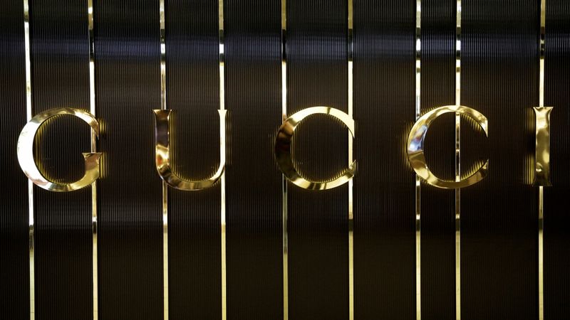 Par izvairīšanos no nodokļu nomaksas Gucci īpašniekam draud rekordliels naudassods
