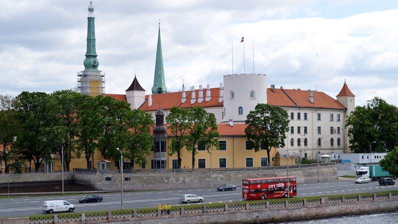Latvija pandēmijas pirmo vilni pārvarējusi veiksmīgāk, nekā cerēts