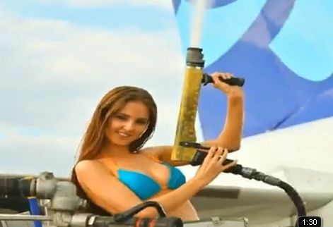 Neķītras reklāmas apdraud lidmašīnu salona apkalpi 