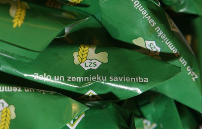 Latvijas Banka: Mainīties var kaut ar konfekšu Gotiņa papīriņiem