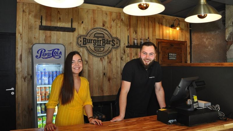 Sākam biznesu: Burgerbārs paplašinās un nākotnē cer izveidot tīklu