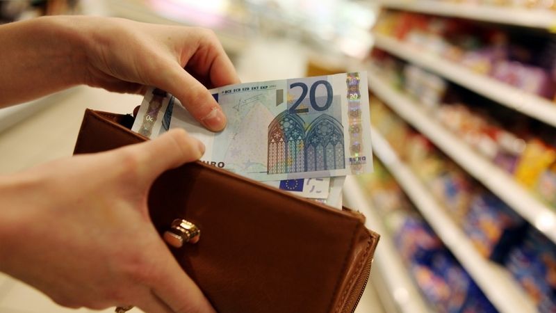 Eirozonas inflācija uzraususies līdz 2% atzīmei