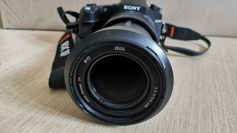 Tehnoloģiju apskats: Sony bezspoguļa fotoaparāts RX10 IV