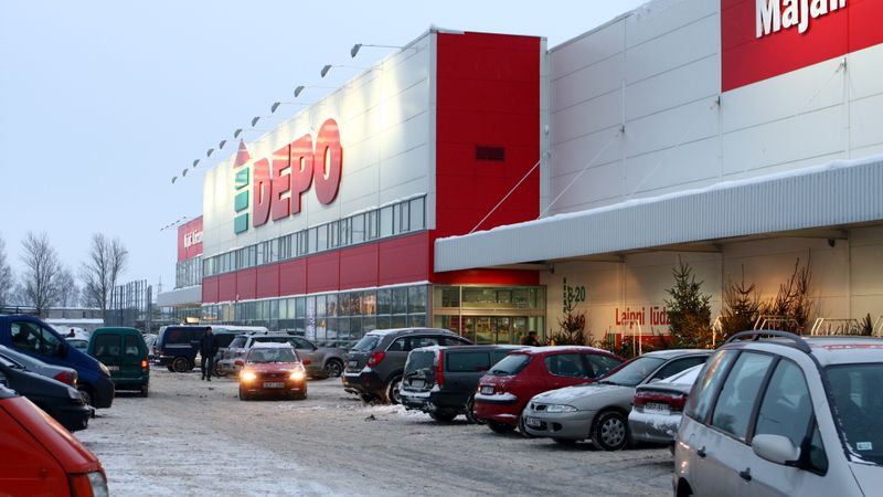 Pēc pārbaudēm pārtrauc jumta renovācijas darbus Depo Liepājā