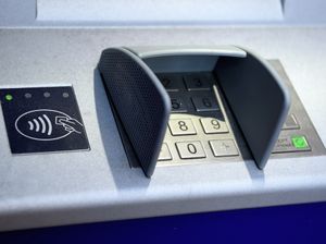 Oranžā brīdinājuma gadījumā jānodrošina kritisko bankomātu darbība un bezskaidrās naudas norēķini