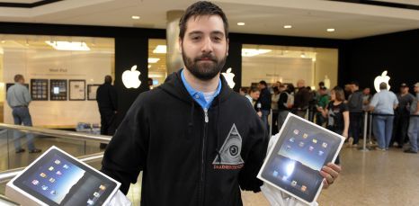 Pirmajā dienā nopērk vairāk nekā 300 tūkstošus iPad