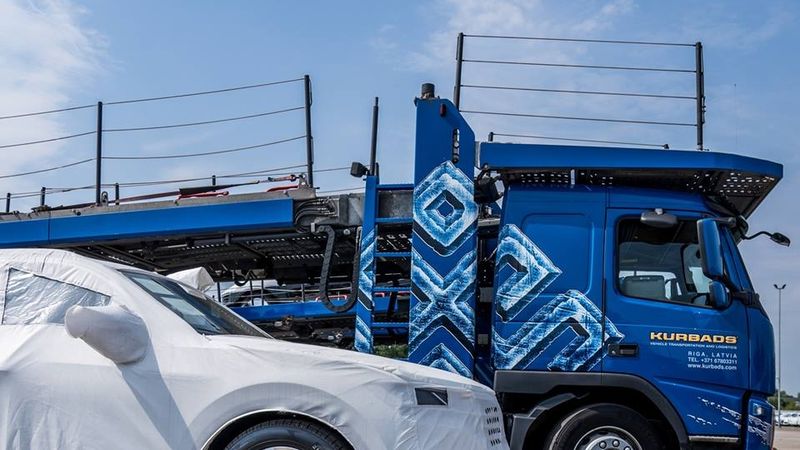 FOTO: Volkswagen flagmanis Touareg ieripo Latvijā