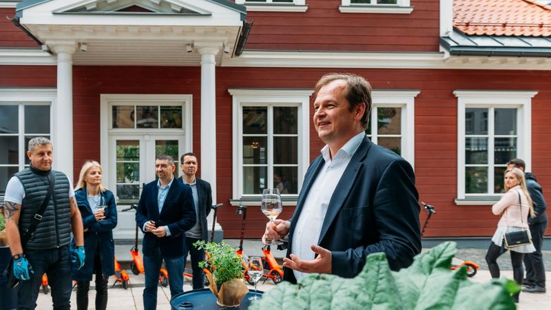 Bijušais Hansabanka vadītājs startē elektrisko skrejriteņu nomas biznesā