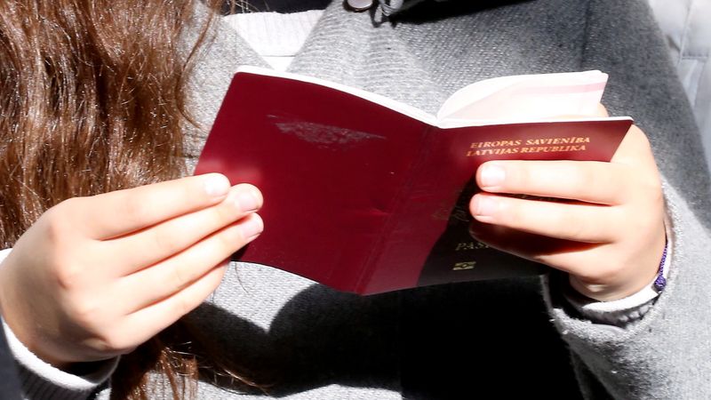 Dienas tēma: Personas kods bez dzimšanas datiem prasīs Saeimas slīpēšanu