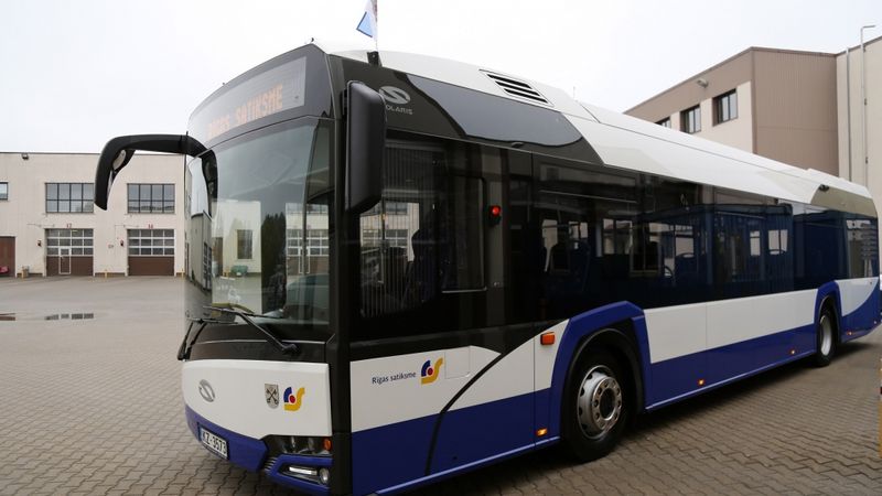 Iespēju lauzt sabiedriskā transporta iepirkumu līgumu vērtēs EY