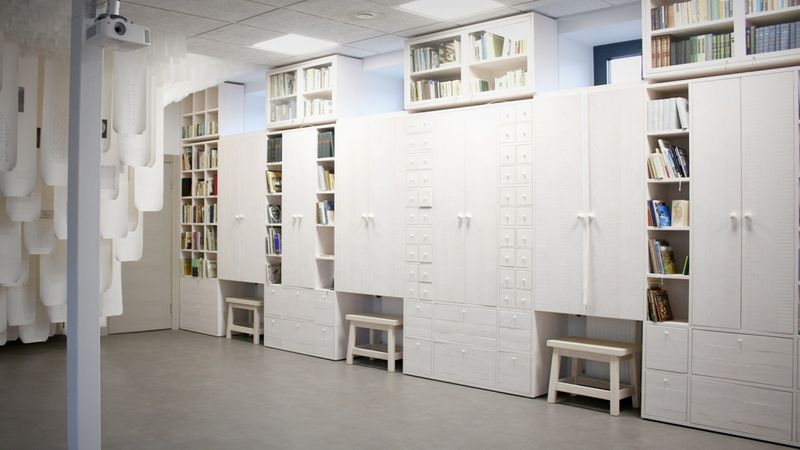FOTO: Atklāta Imanta Ziedoņa interaktīvā bibliotēka