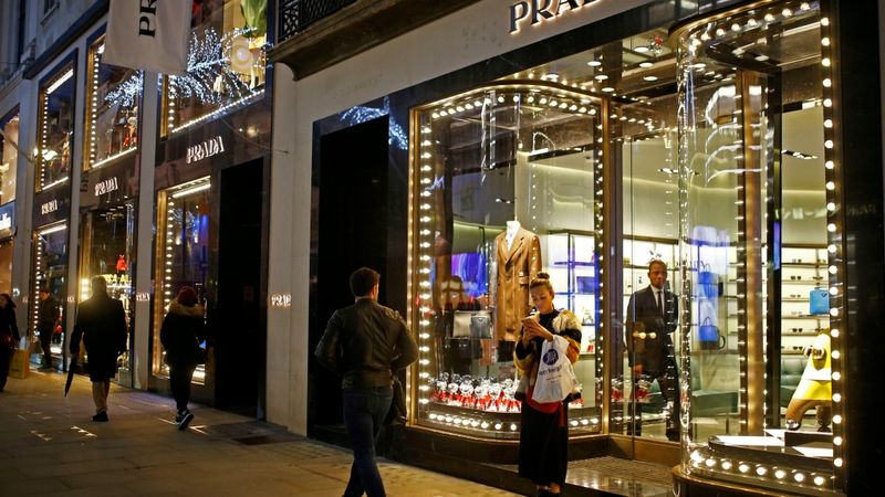 Prada vērtība sarūk par 700 miljoniem dolāru