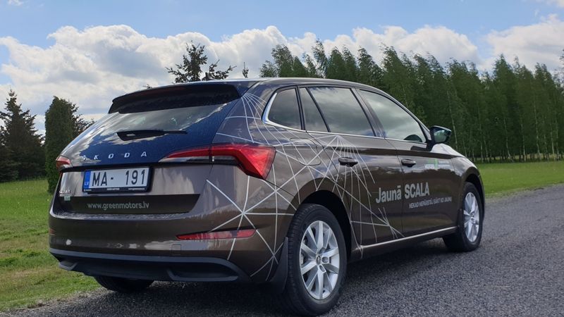 Šis auto spēj nolikt uz lāpstiņām lielāko daļu kompaktklases smagsvaru