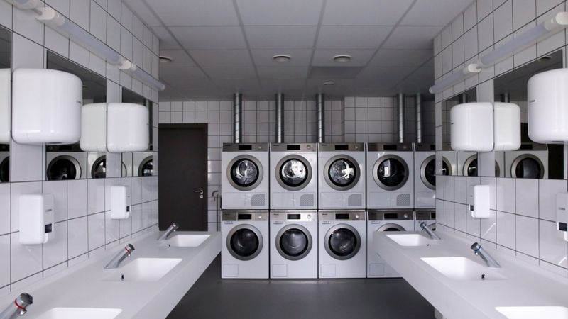 FOTO: Par 15,5 miljoniem eiro uzbūvētās kazarmas Ādažu bāzē