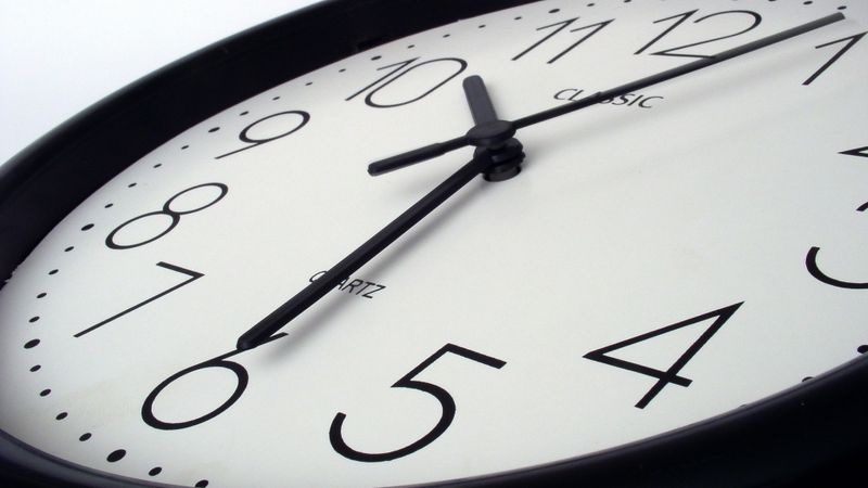 Nākamnedēļ Latvijā notiks pāreja uz vasaras laiku