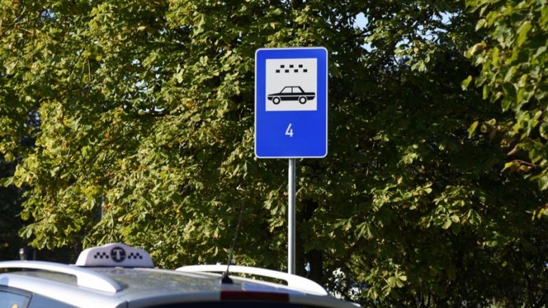 Riņķa dancis taksometru nozarē joprojām turpinās