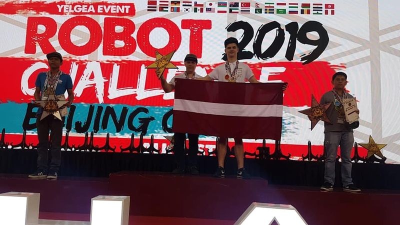 Latvijas Robotu būvētāji uzvar sacensībās Ķīnā
