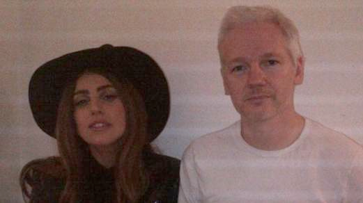 WikiLeaks dibinātāju apmeklē popzvaigzne Lady Gaga