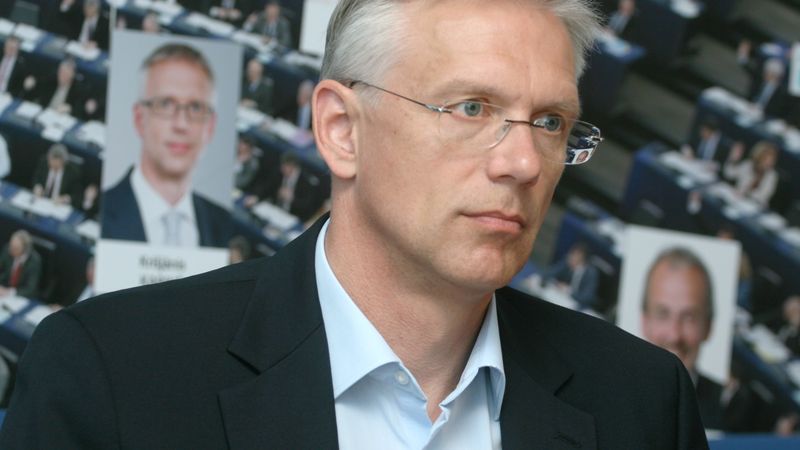 Dombrovska demisiju Briselē neizprot; iedragāts valsts tēls