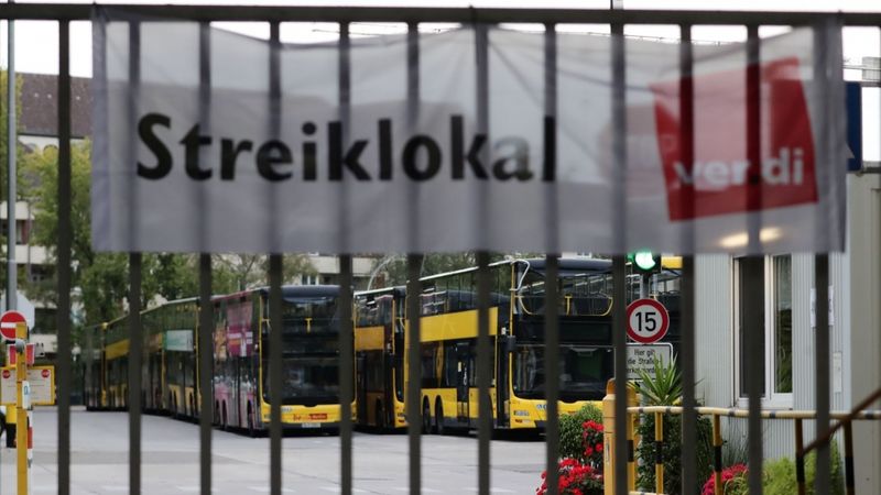 Vācijā norisinās valsts mēroga sabiedriskā transporta sektora darbinieku streiki