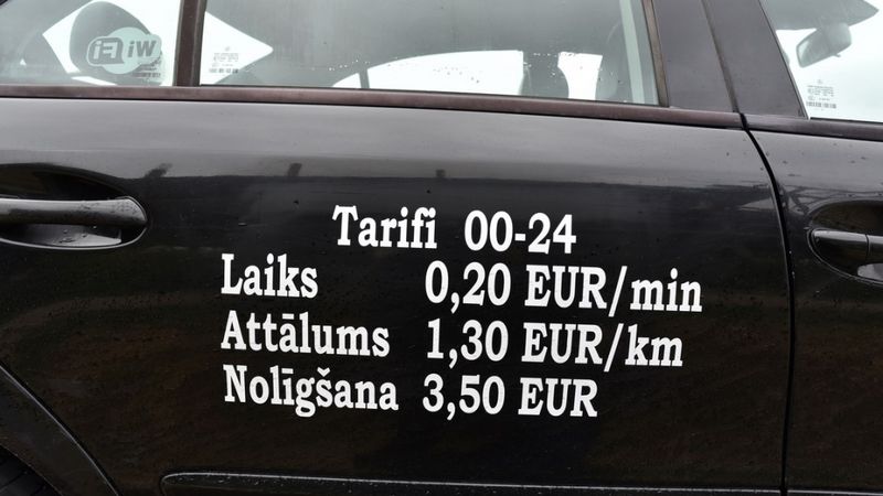 Uz taksometriem iesaka norādīt maksimālo maksu par 10 kilometru braucienu