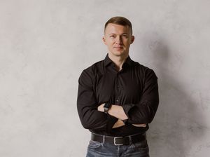 Portrets - Vladimirs Reskājs, Carguru dibinātājs un vadītājs