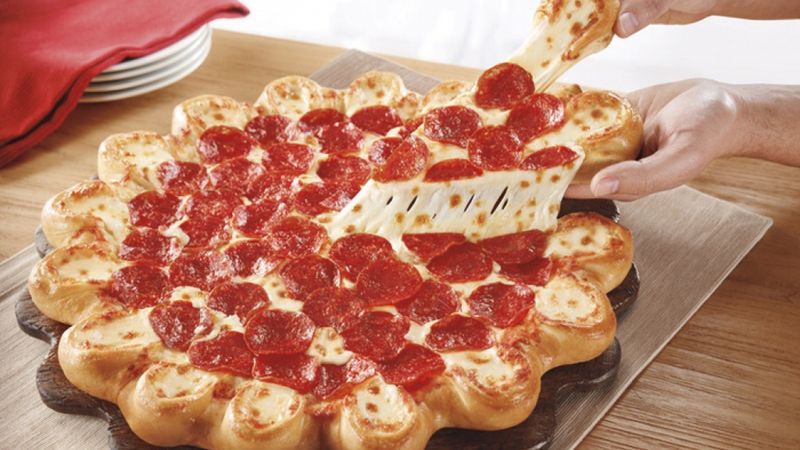 Pizza Hut pirmo reizi 40 gadu laikā mainīs savas pannā ceptās picas recepti