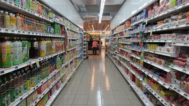 Mazinās negodīgu pieeju produktu izvietošanai «pie kases» zonā