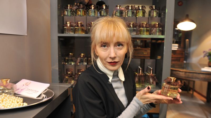 Sekojot idejai: Modes dizainere izveido savu smaržu līniju Cinnamons atelier