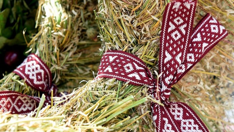 FOTO: Zāļu un amatniecības tirgus Doma laukumā