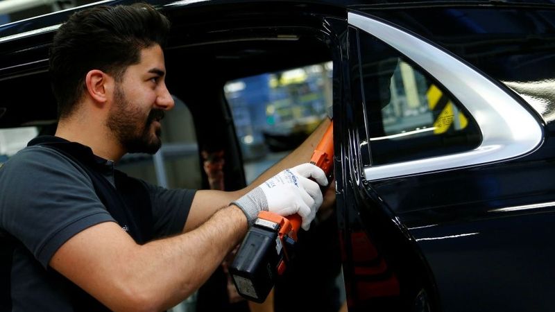 FOTO: Vācijas rūpnīcā, kur ražo Mercedes S-Class