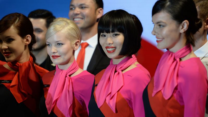 Qantas Airways prezentē darbinieku jaunos formas tērpus