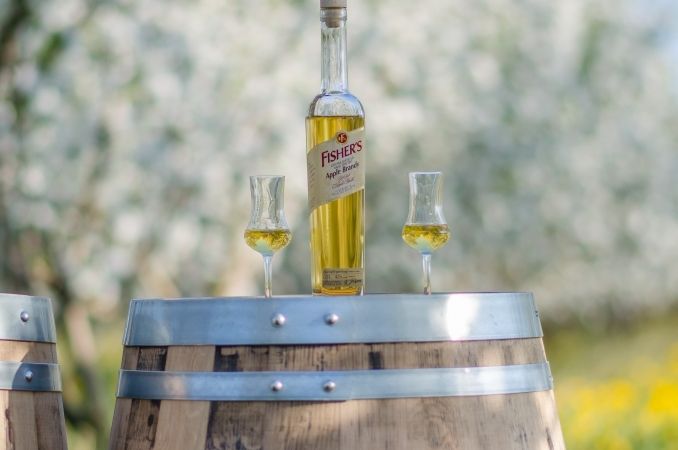 Bauskas novadā top ābolu brendijs Fisher's Brandy