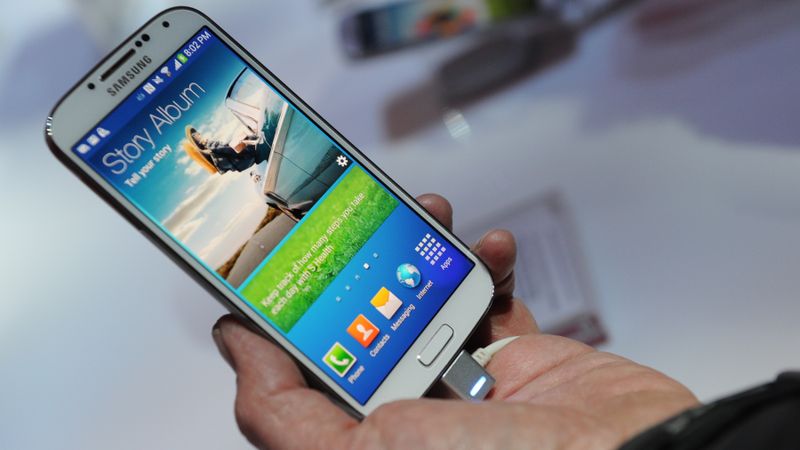 Augstā pieprasījuma dēļ, Samsung grūtības izpildīt Galaxy S4 pasūtījumus