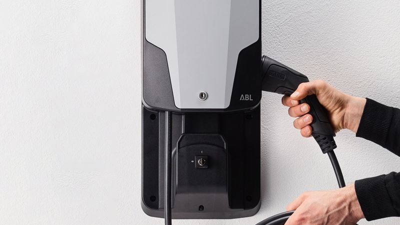 Elektrum uzsāk elektromobiļu uzlādes iekārtu tirdzniecību