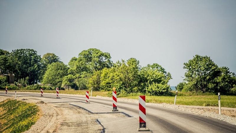 Ceļa remontu dēļ daudzviet Latvijā noteikti satiksmes ierobežojumi