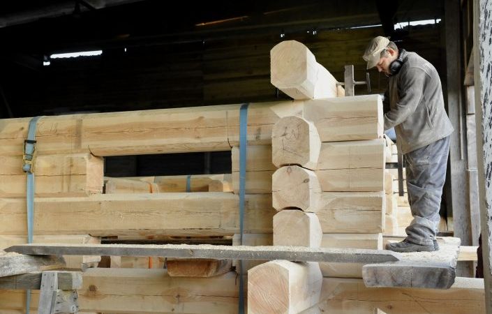 Katram norvēģim – guļbūves namiņu no Latvijas