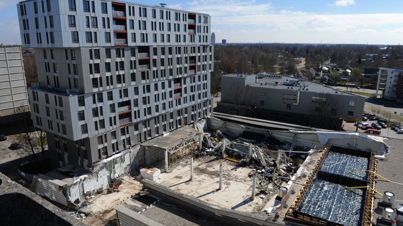 RD Vidi degradējošu būvju komisijā spriedīs par daudzstāvu ēku pie sabrukušās Maximas