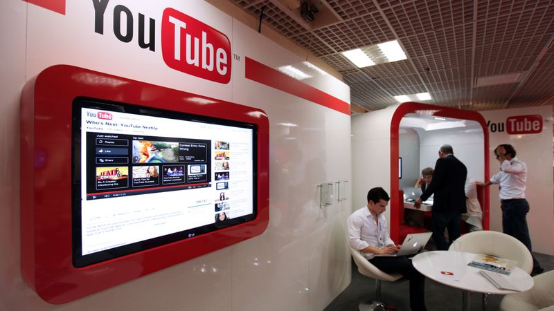 Microsoft un Google saķeras asā cīņā par pieeju YouTube