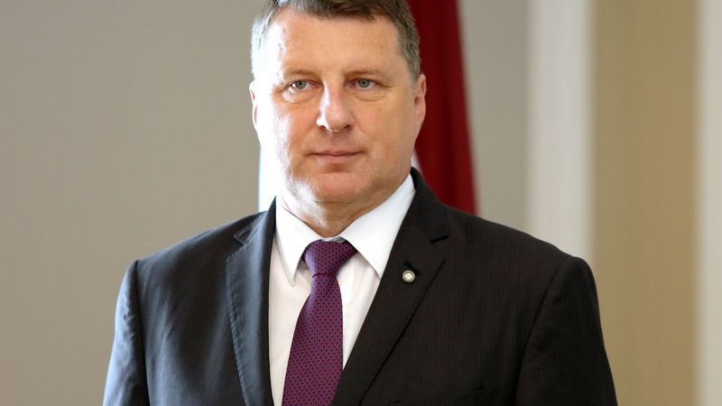 Vējoņa portretu gleznos par 12 000 eiro