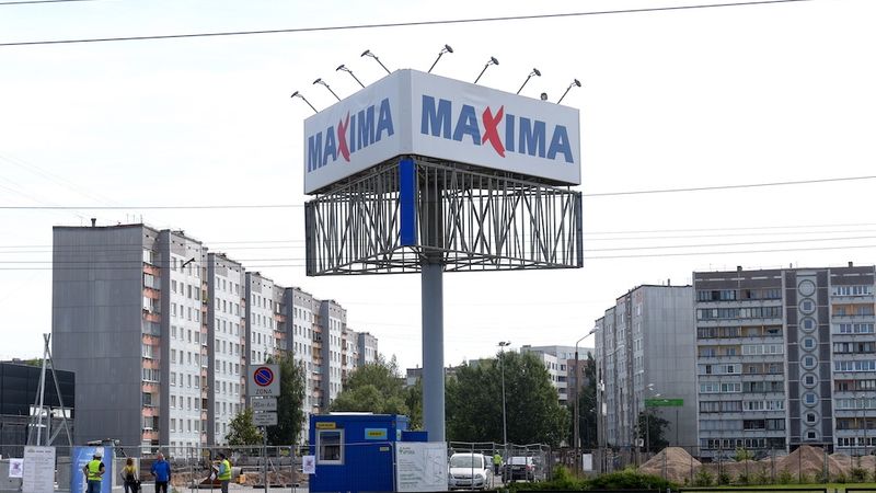 Maxima grupe peļņa pirmajā pusgadā sarukusi par ceturtdaļu