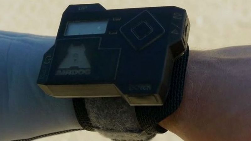 BBC reportieris nejauši nogāž AirDog lidaparātu