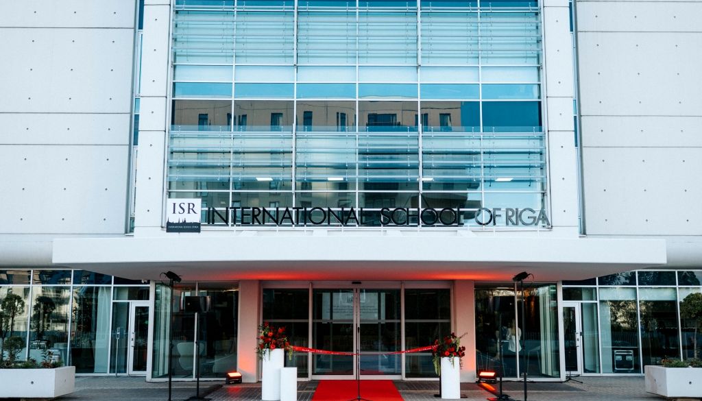 ISR atklāj jaunas pamatskolas un vidusskolas telpas Rīgas centrā