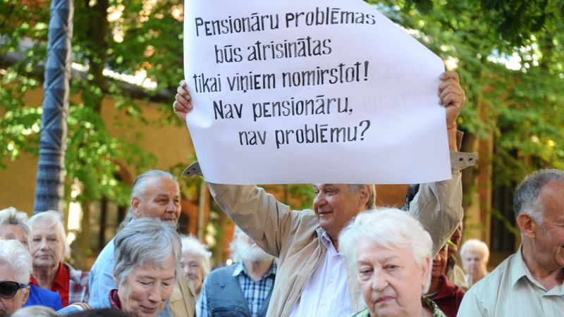 Pensionāru pikets fotogrāfijās