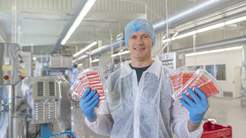 Liepājā uzsāk krabju nūjiņu ražošanu