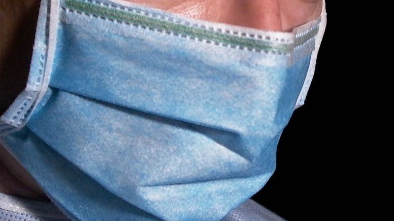 Latvijas neiroķirurgi veic unikālu operāciju, plašu galvas kausa defektu aizvieto ar 3D implantu