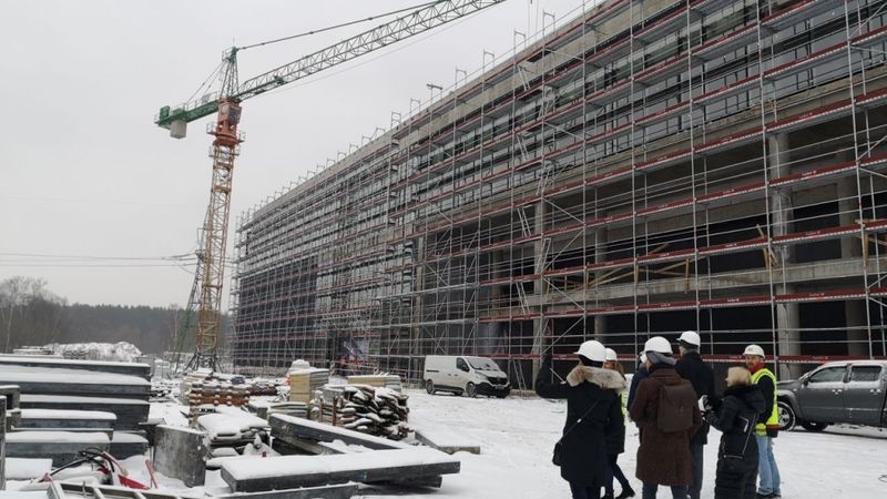 Saistībā ar iedzīvotāju sūdzībām VUGD veic ārkārtas ugunsdrošības pārbaudi tirdzniecības parkā Alfa