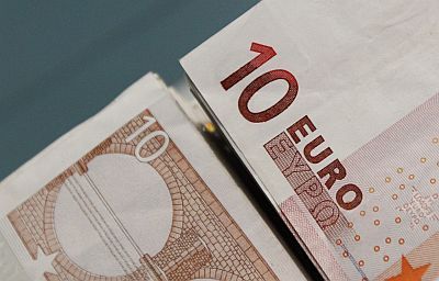 Papildināta - Swedbank pieļauj, ka Latvijā no bankomātiem kā mazāko varēs izņemt 10 eiro banknoti